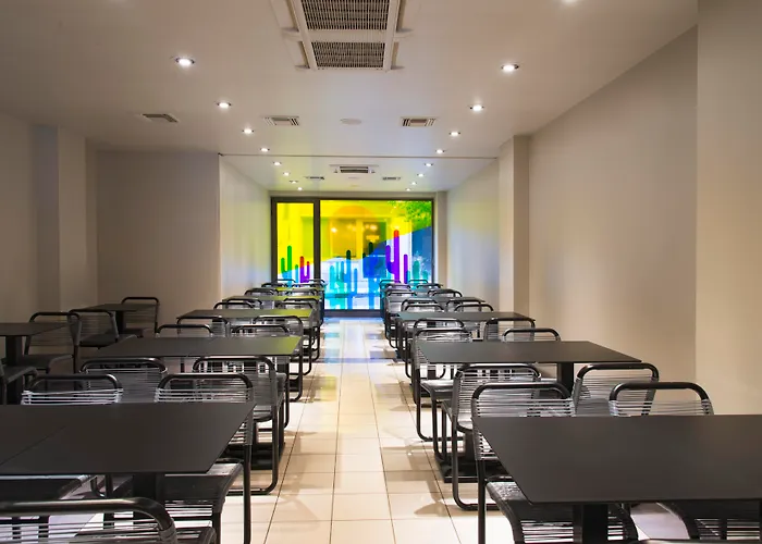 Heraklion (Crete) hotels near Koules