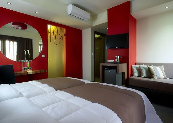 Heraklion (Crete) Hotels near Kemer Dolfin Park with shuttle service